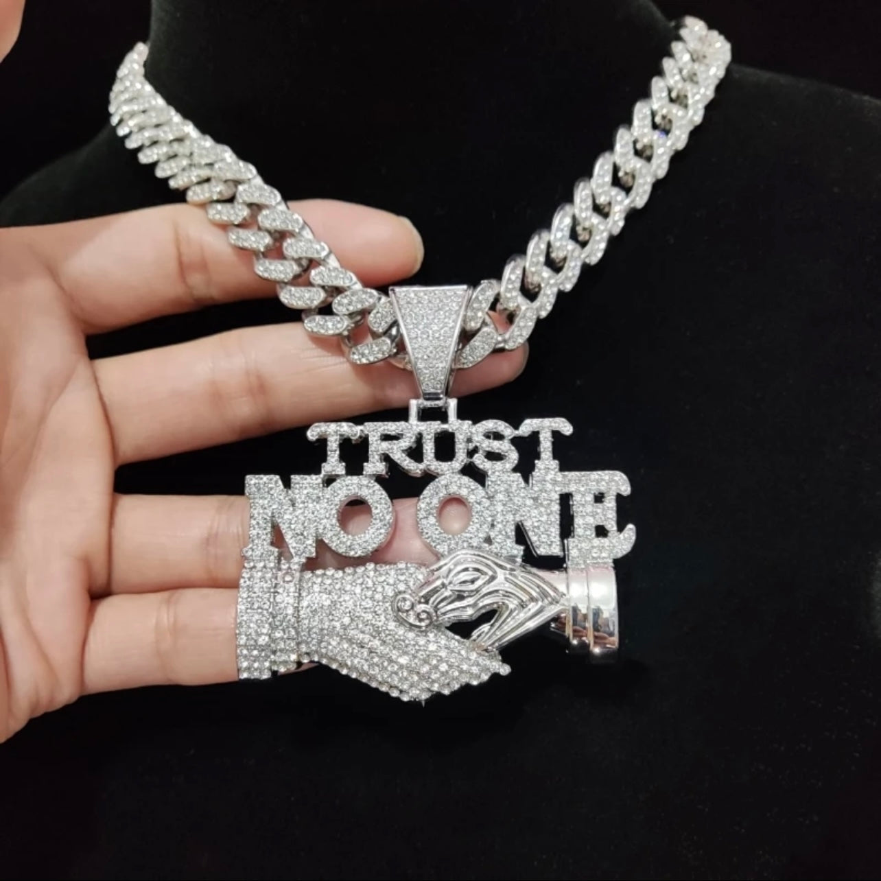 Pendant Trust No One