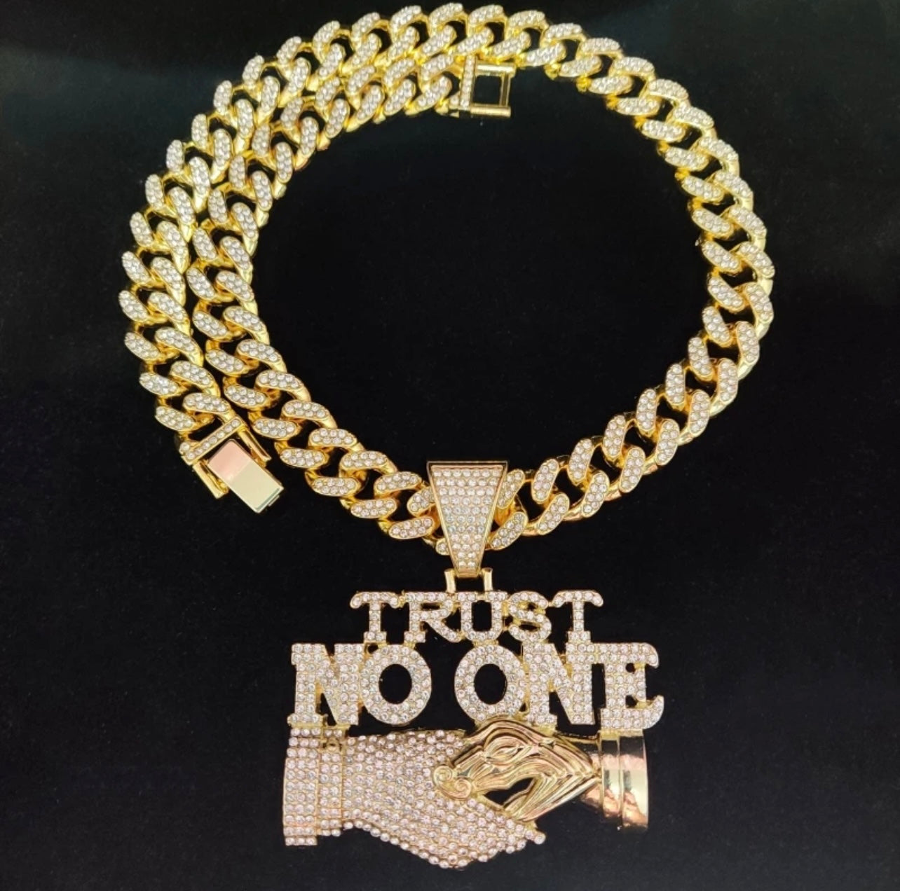 Pendant Trust No One